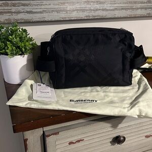 Burberry Check- Jacquard Zipped Belt Bag in Black